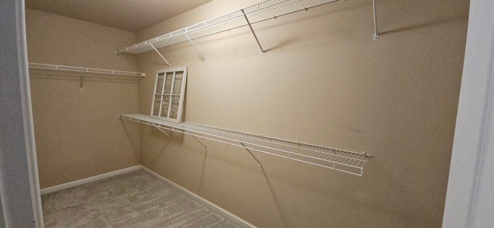 Building Photo - 6271 Greenview Dr