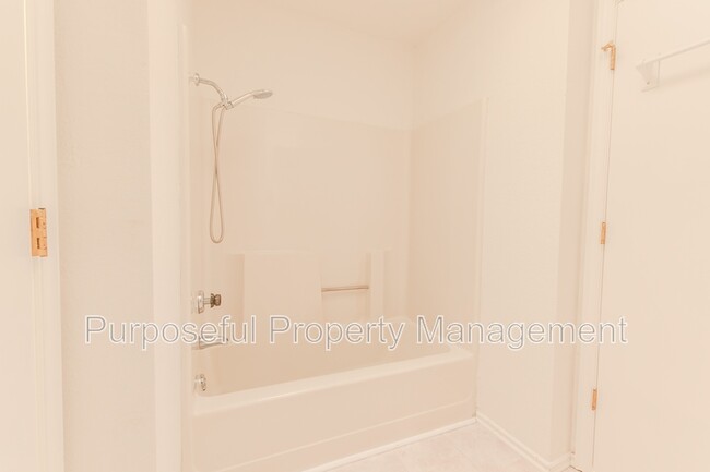 Building Photo - 1109 David Rd