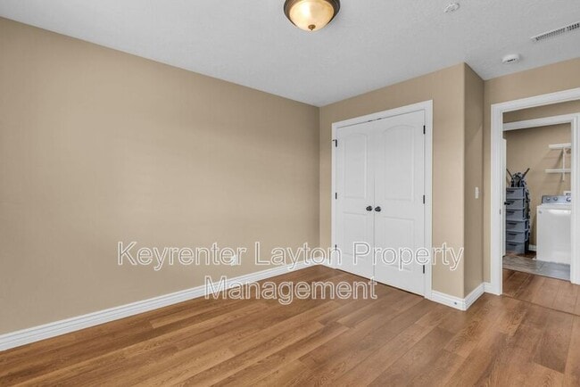 Building Photo - 905 S Main St