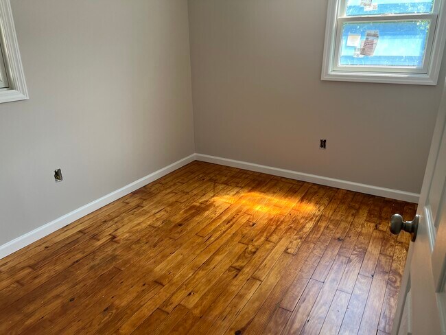 Downstairs Bedroom 2 - 121 Marshall Dr