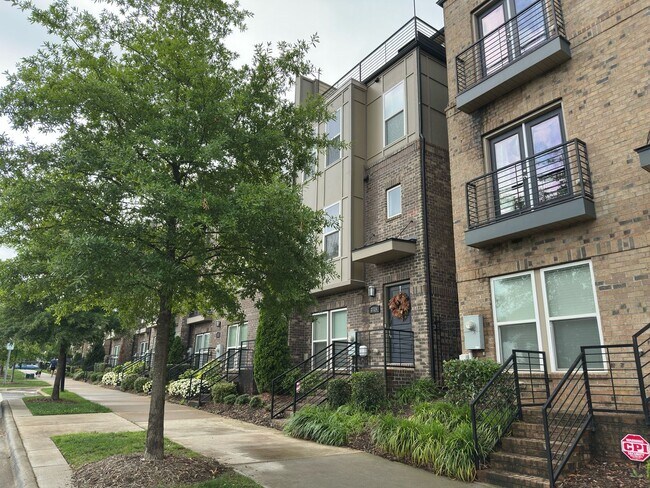 Building Photo - 2724 Grand Union Way