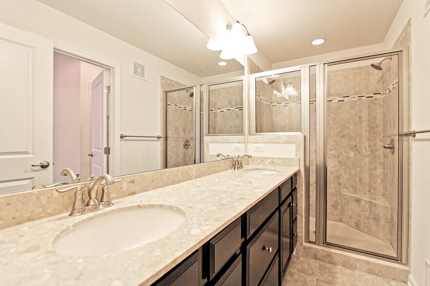 Building Photo - 13652 Endeavour Dr