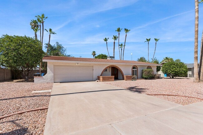 Building Photo - Charming 3BR House in Scottsdale with new ...