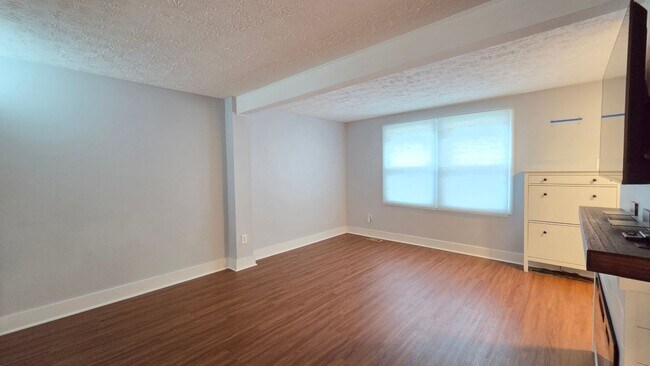 Building Photo - Beautiful Newington Forest Townhome