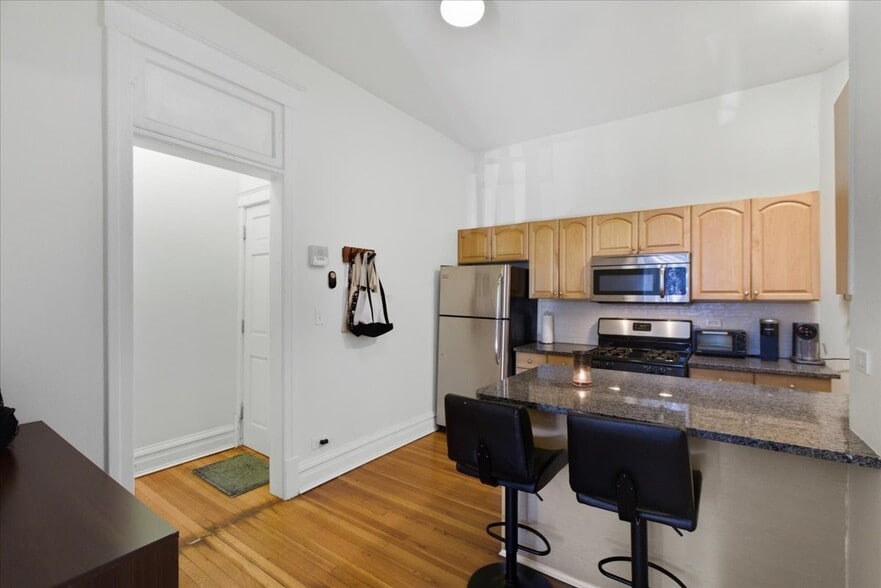 Building Photo - 316 Lake St