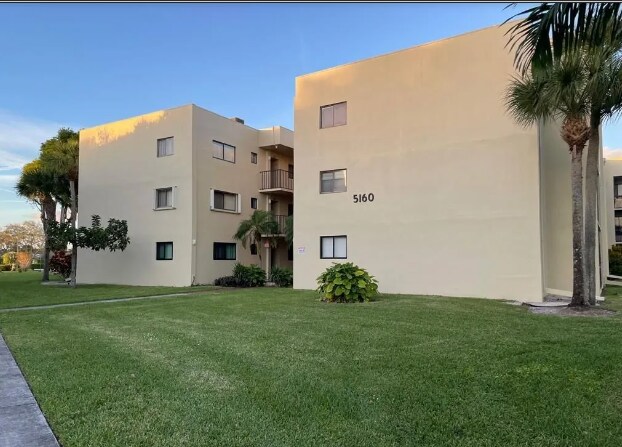 Building Photo - 5160 Las Verdes Cir