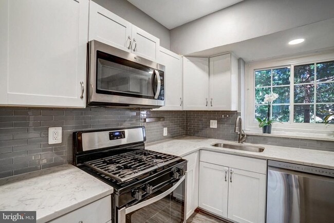 Building Photo - 3239 Gunston Rd