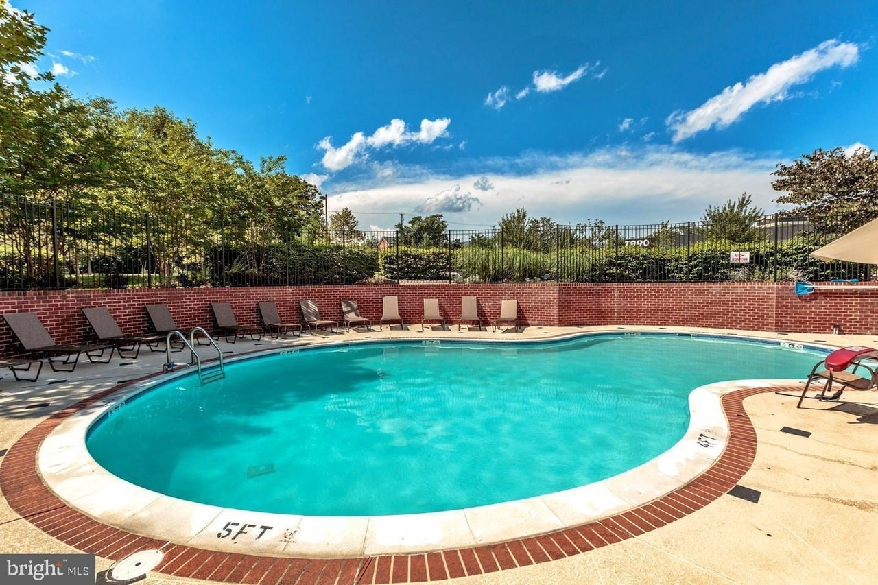 Building Photo - 7981 Vigne Ct