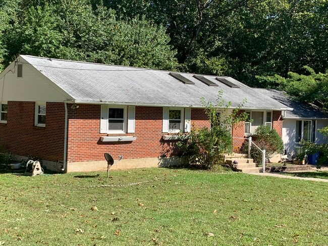 Primary Photo - 46 Crooked Ln
