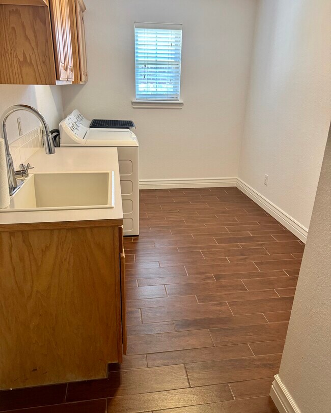 Building Photo - 5213 S 60th Pl