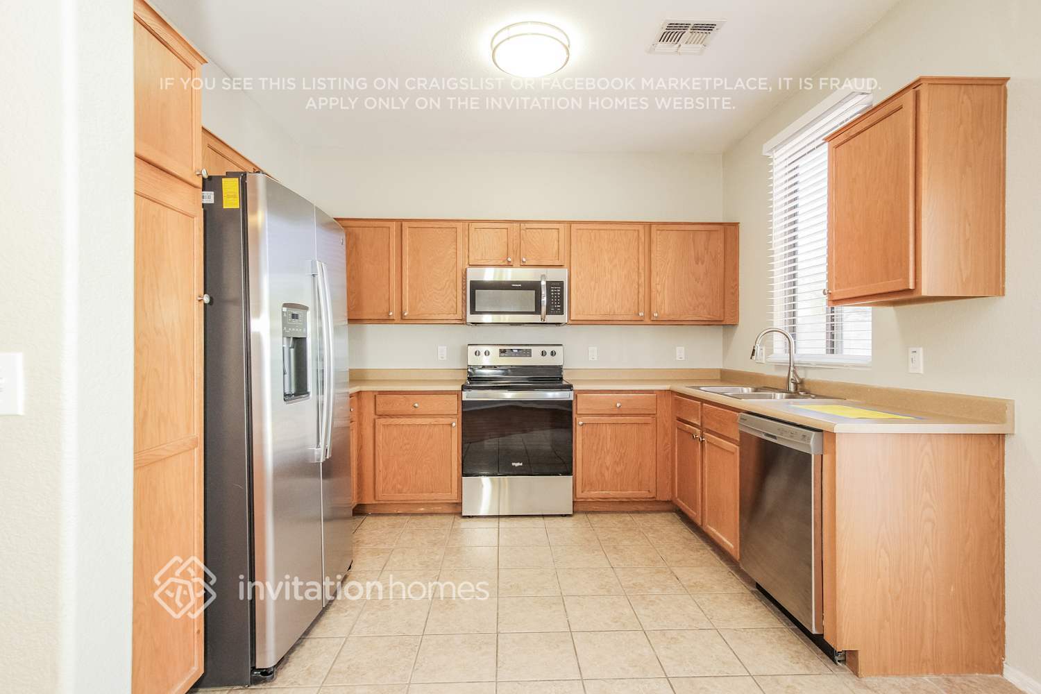 Building Photo - 810 E Nardini St