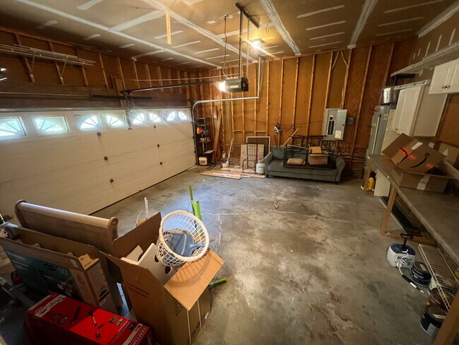 Building Photo - Room in Single Family Home on Daingerfield Dr