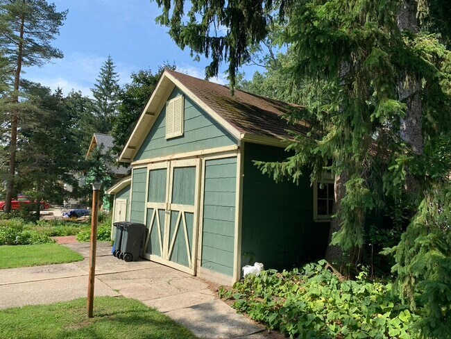 Garage single car - 159 Hamlin Ave