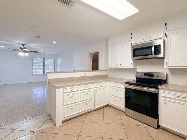 Building Photo - Beautiful 6 bed, 2 bath home in Burleson!