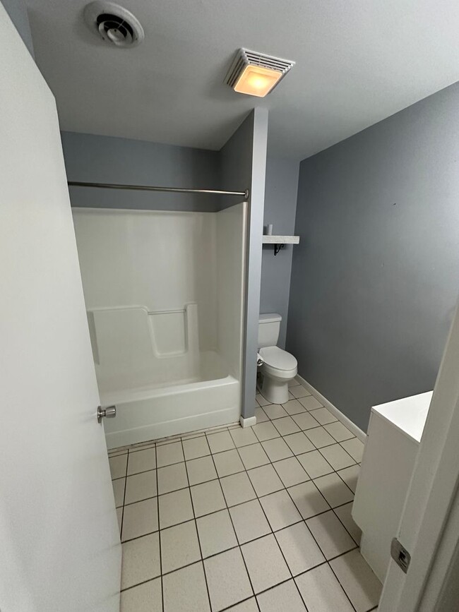 Building Photo - Charming 4 bedroom 2 bathroom home