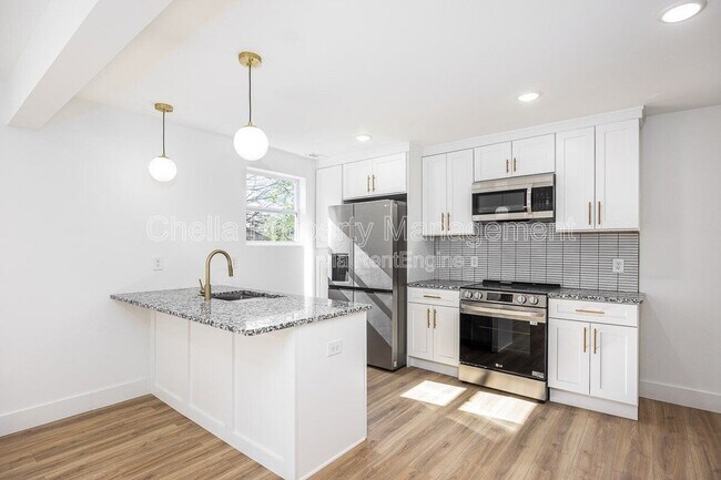 Building Photo - 1012 Debow St