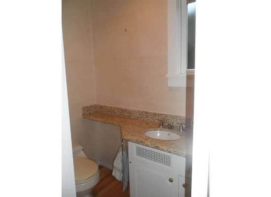 Building Photo - Broadway Hill home