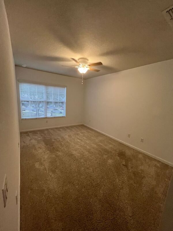 Building Photo - 12856 Salomon Cove Dr