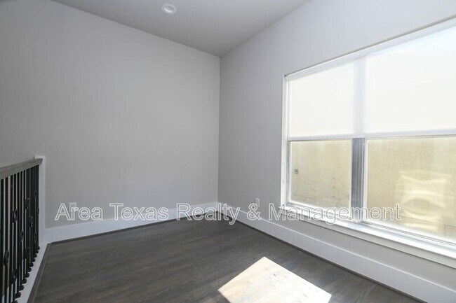 Building Photo - 2220 Portsmouth St