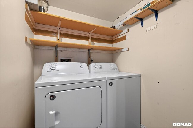 Building Photo - 30 W Navajo St