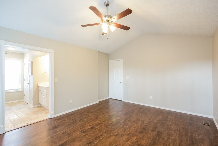 Building Photo - 871 Hampton Hill Ct