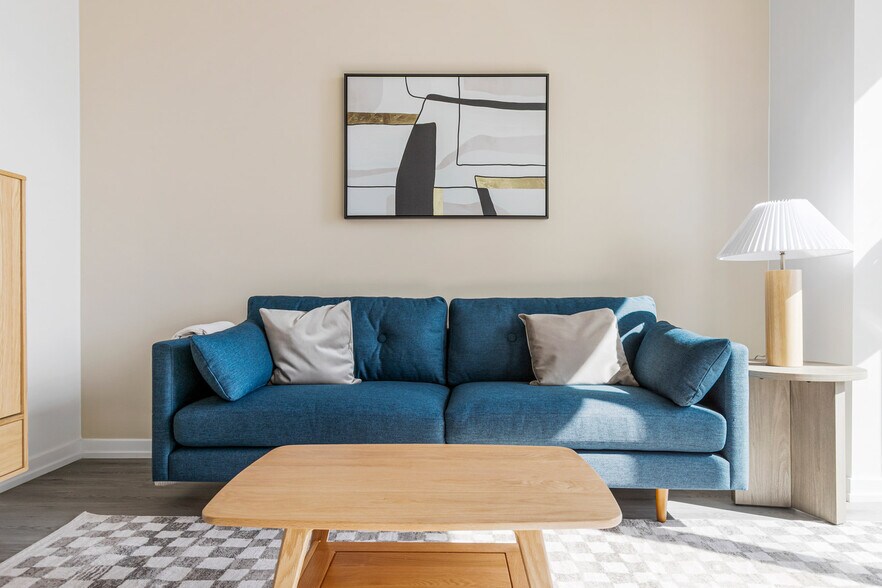 Primary Photo - 460 W Chicago Ave