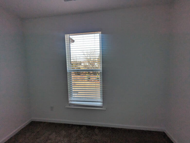 Building Photo - Room in Townhome on Leading St