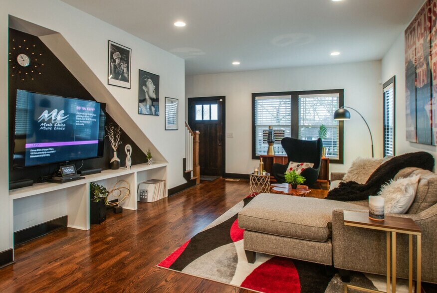 Building Photo - 2910 Davis Ave