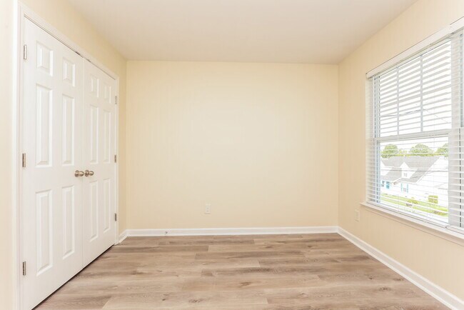 Building Photo - 7854 Rainey Dr