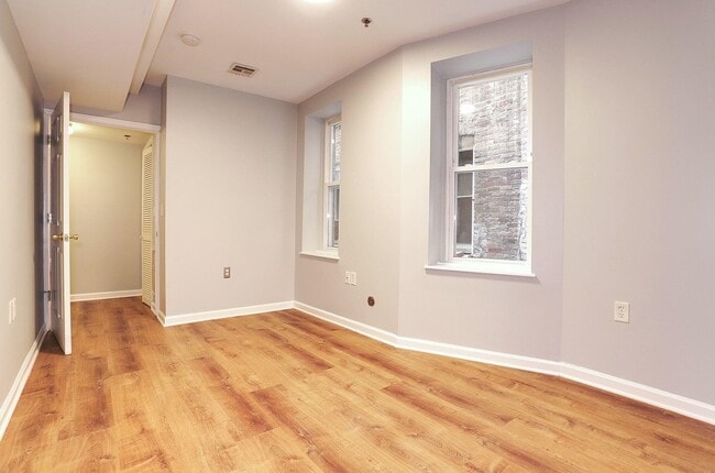 Building Photo - 236 Van Horne St
