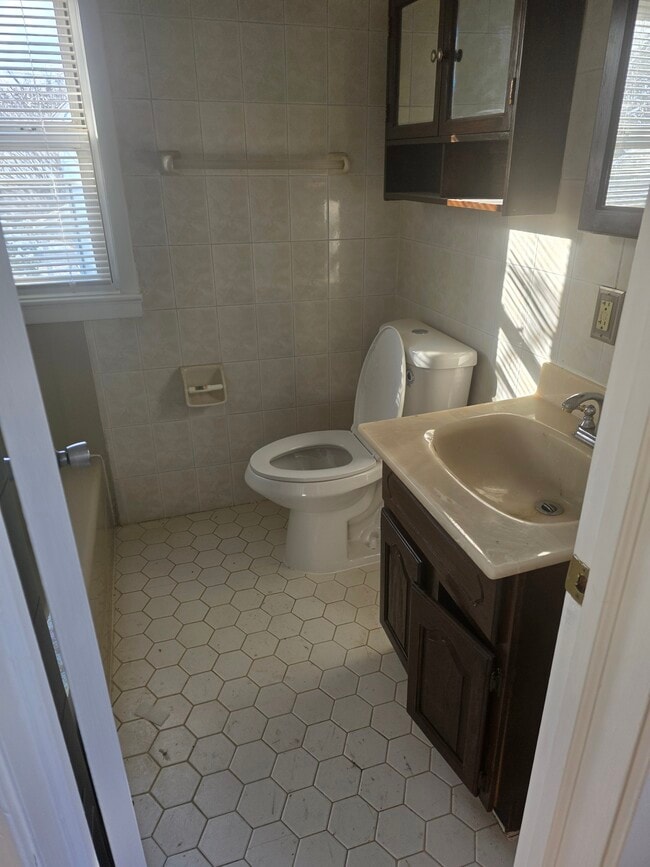 Building Photo - 470 Connecticut Ave