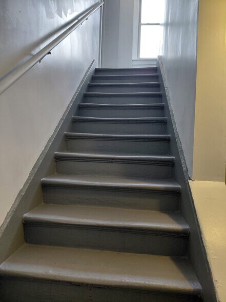 Building Photo - 1018 W 32nd Pl