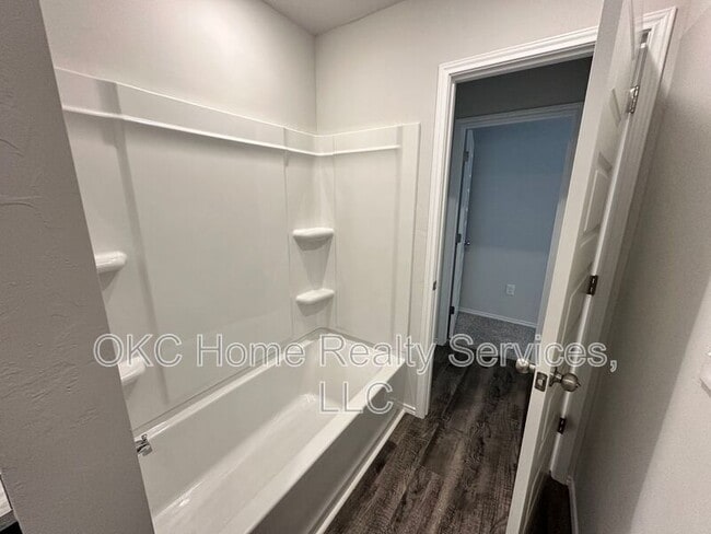 Building Photo - 618 NW 119th St