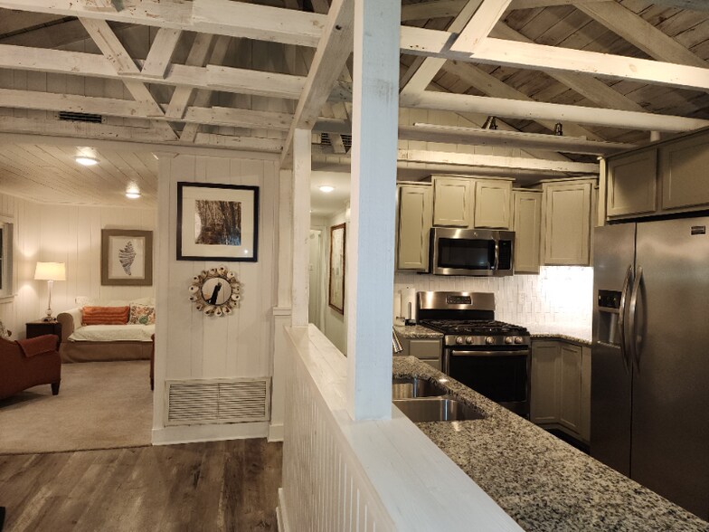 Building Photo - 6523 Village Point Dr