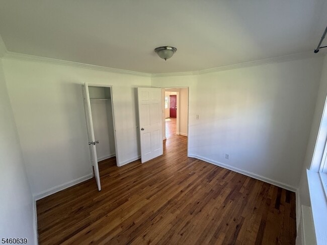 Building Photo - 1B Colfax Manor