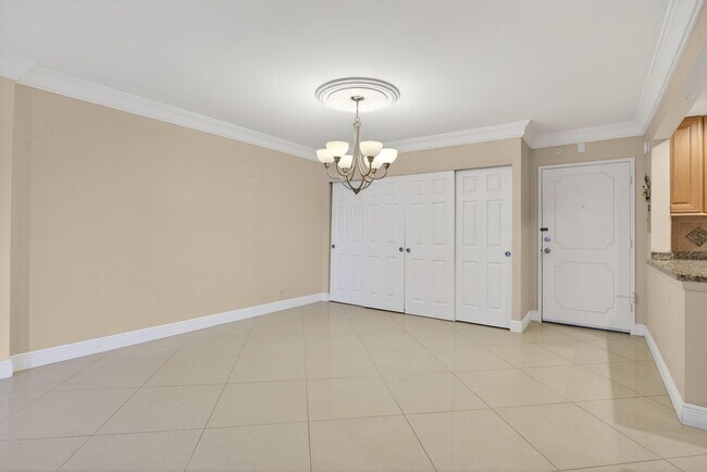 Building Photo - 405 N Ocean Blvd