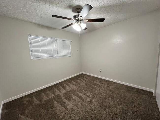 Building Photo - SPCIOUS 2 BEDROOM 1 BATH UPSTAIRS WITH PAR...