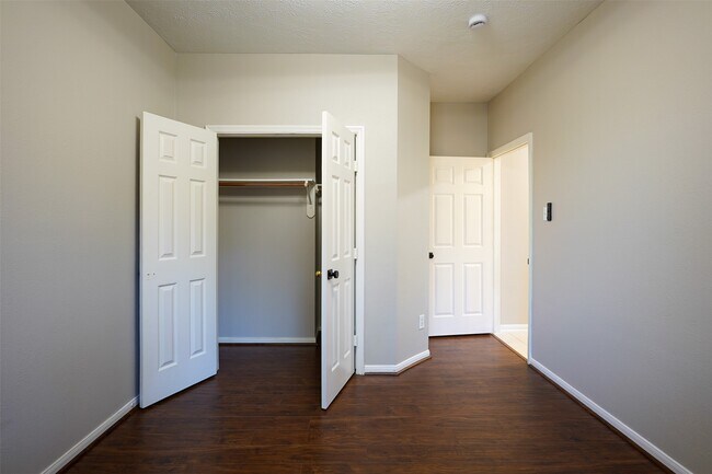 Building Photo - 105 N Holly Laurel Cir