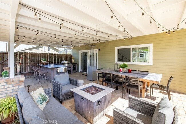 Building Photo - 1720 Vista Del Lago