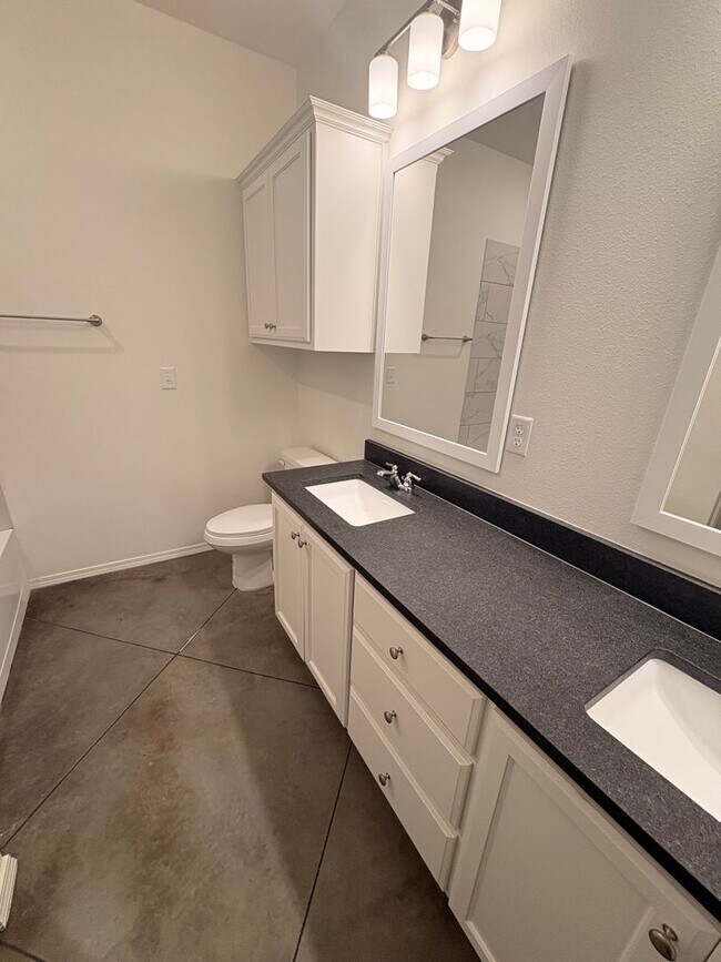 Building Photo - Stunning New 3/2 Townhomes