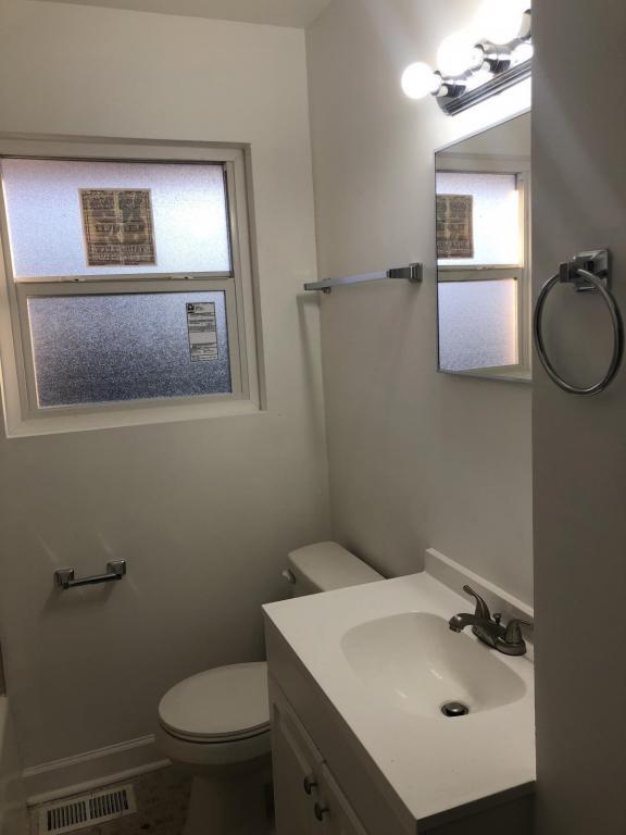 Building Photo - 806 Dowd