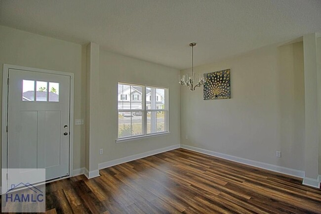 Building Photo - 180 Mcclelland Lp NE