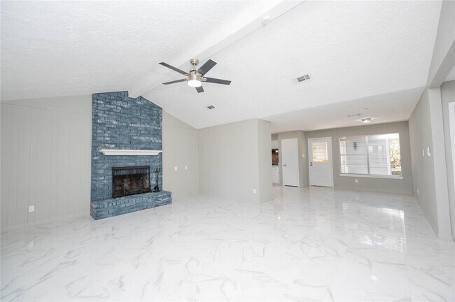 Building Photo - 201 S Ridgeway Dr