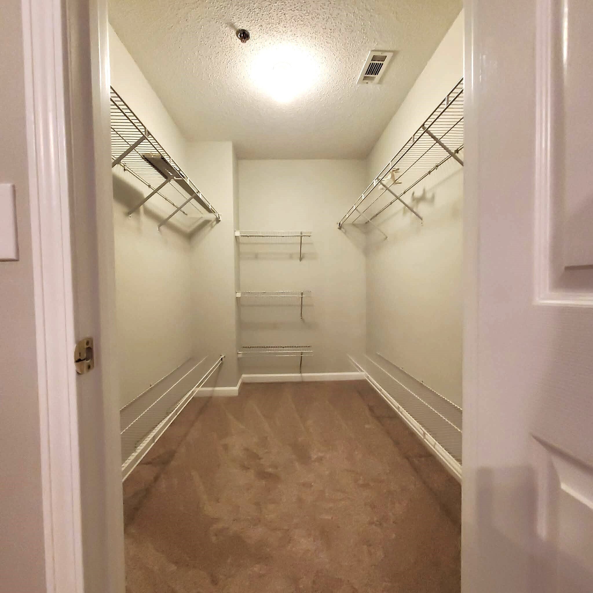 Building Photo - 300 Cottonwood Creek Cir