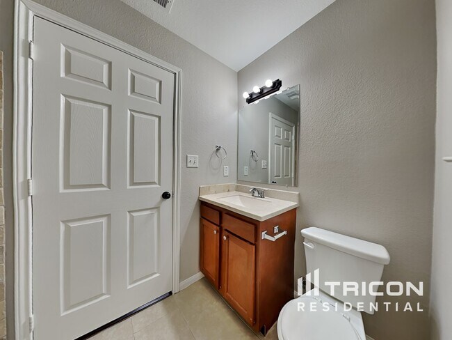Building Photo - 10774 Royal York Dr