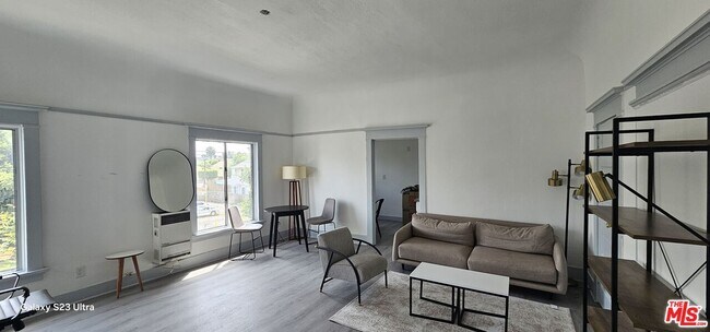 Building Photo - 1604 W Pico Blvd