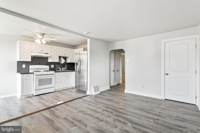 Primary Photo - 125 W Washington Ave