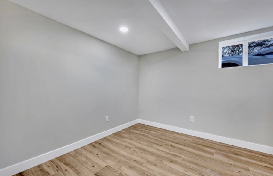 Building Photo - 1223 N Ave 45