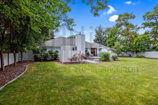 Building Photo - **COMING SOON** Spacious South Hill Rancher