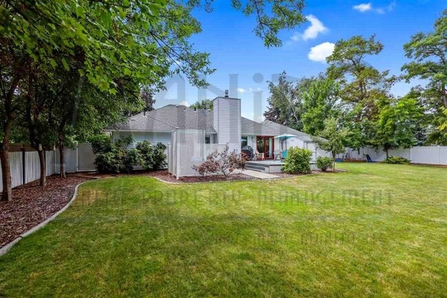 Building Photo - Spacious South Hill Rancher